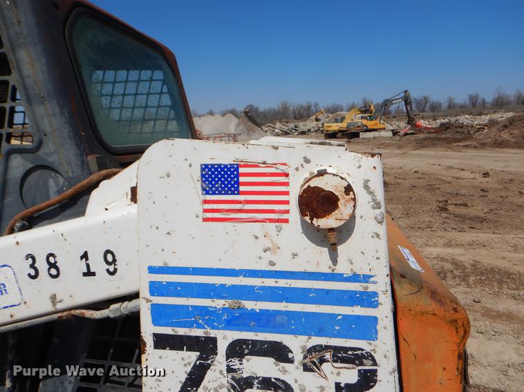image for item EC9302 2002 Bobcat 763 skid steer