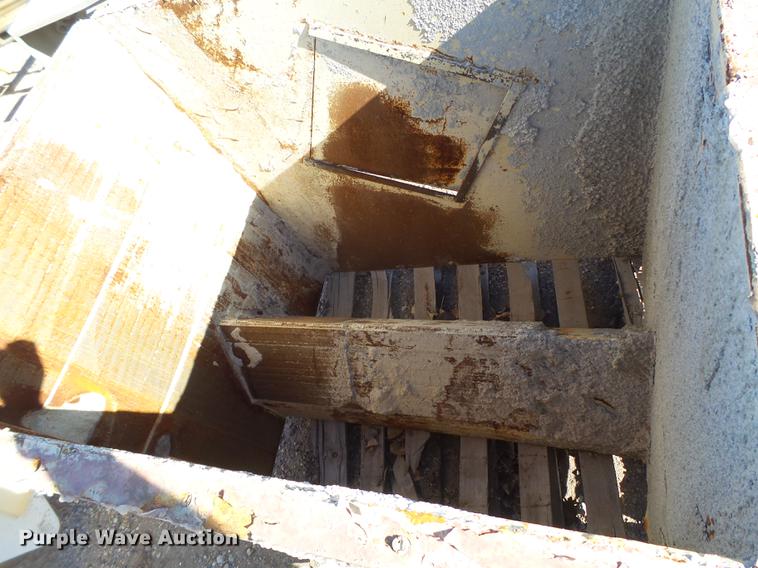 image for item EI9558 Conveyor collection hopper