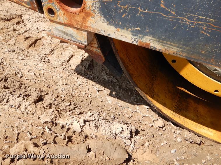 image for item EJ9904 Hypac C778B vibratory double drum roller