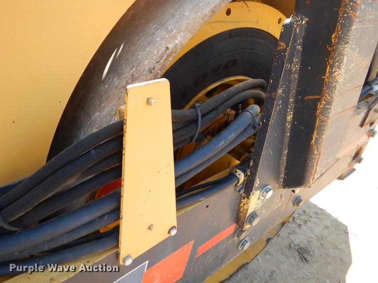 image for item EJ9904 Hypac C778B vibratory double drum roller