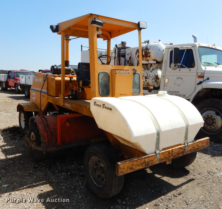 image for item EJ9908 2000 Broce RJ-350 broom