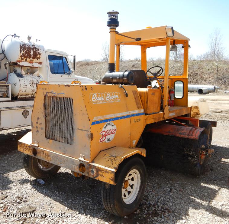 image for item EJ9908 2000 Broce RJ-350 broom