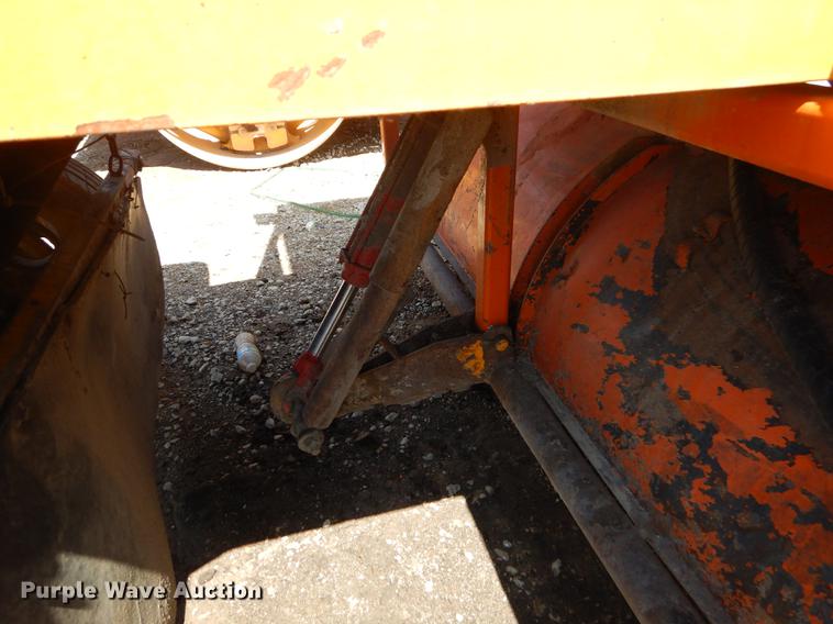 image for item EJ9908 2000 Broce RJ-350 broom