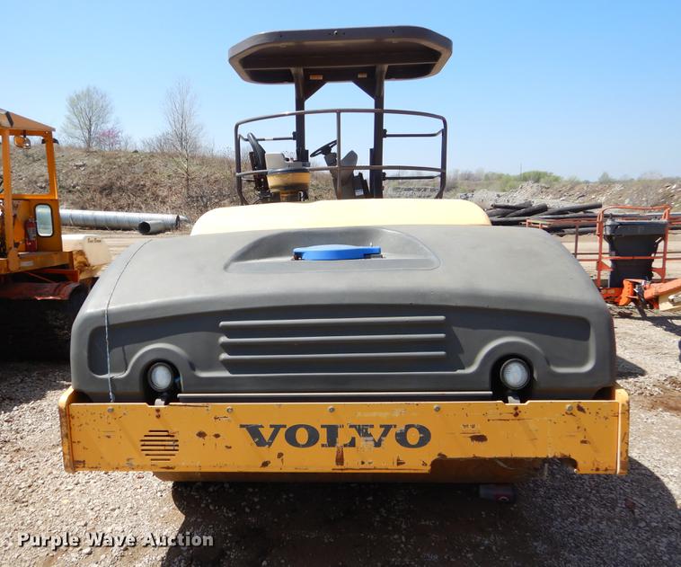 image for item EJ9909 Volvo DD118HF vibratory double drum roller