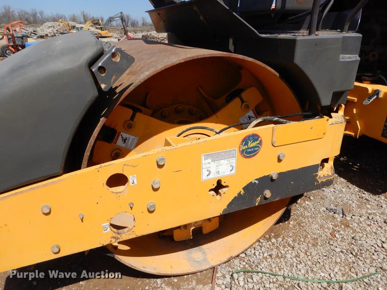 image for item EJ9909 Volvo DD118HF vibratory double drum roller