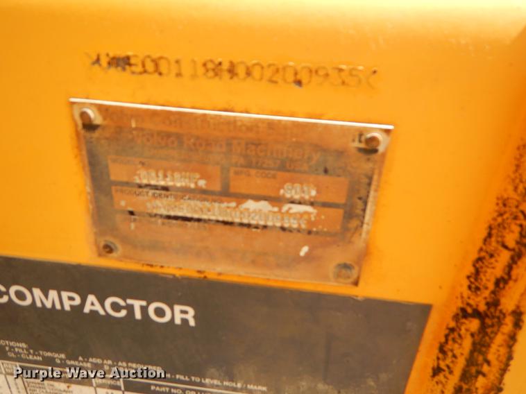 image for item EJ9909 Volvo DD118HF vibratory double drum roller