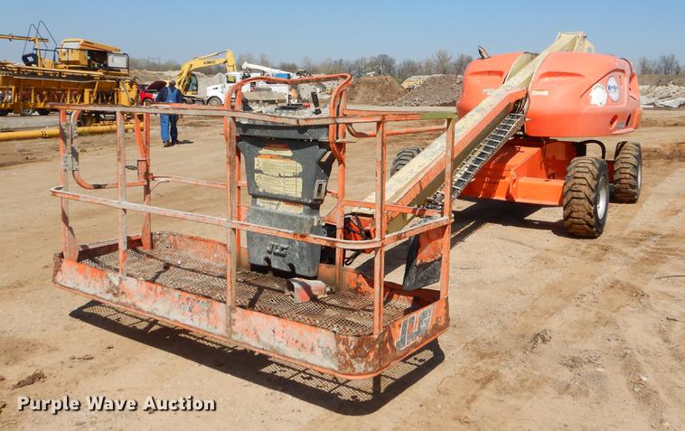 image for item EJ9912 2000 JLG 400S boom lift