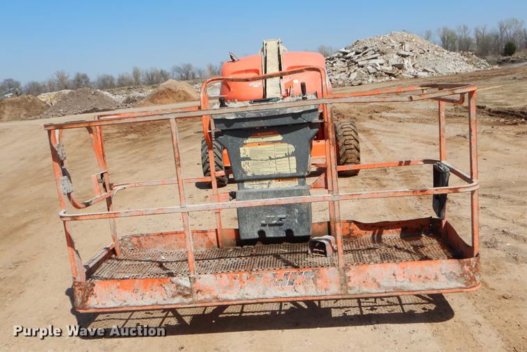 image for item EJ9912 2000 JLG 400S boom lift