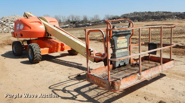 image for item EJ9912 2000 JLG 400S boom lift