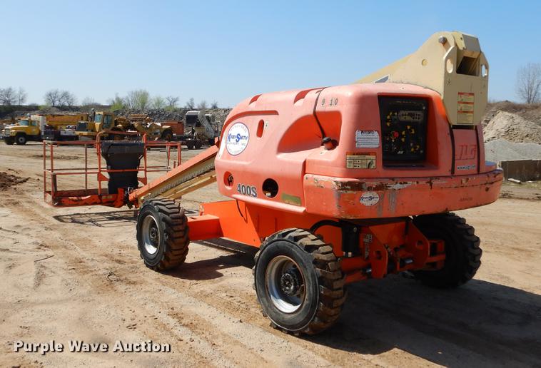 image for item EJ9912 2000 JLG 400S boom lift