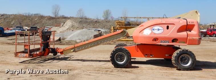 image for item EJ9912 2000 JLG 400S boom lift