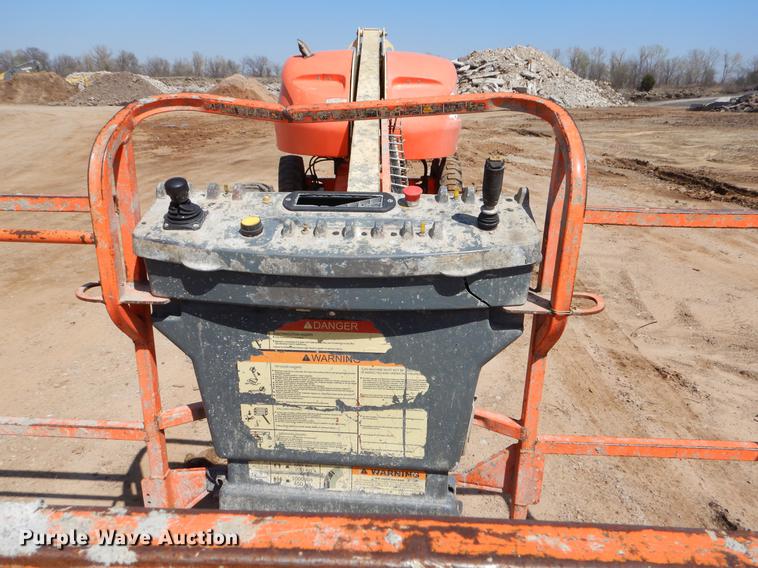 image for item EJ9912 2000 JLG 400S boom lift