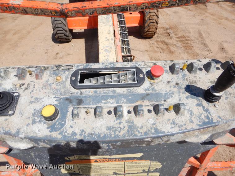 image for item EJ9912 2000 JLG 400S boom lift