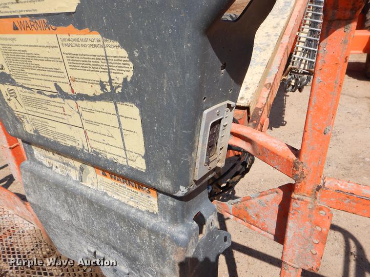 image for item EJ9912 2000 JLG 400S boom lift
