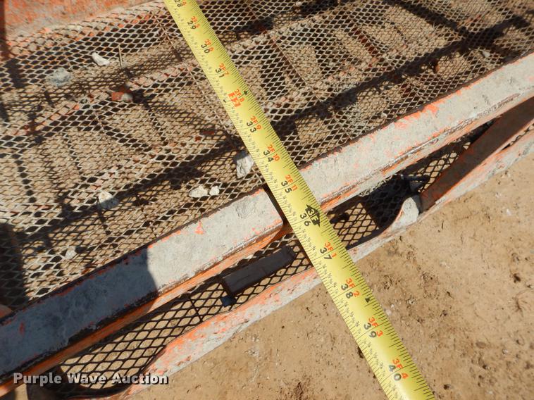 image for item EJ9912 2000 JLG 400S boom lift