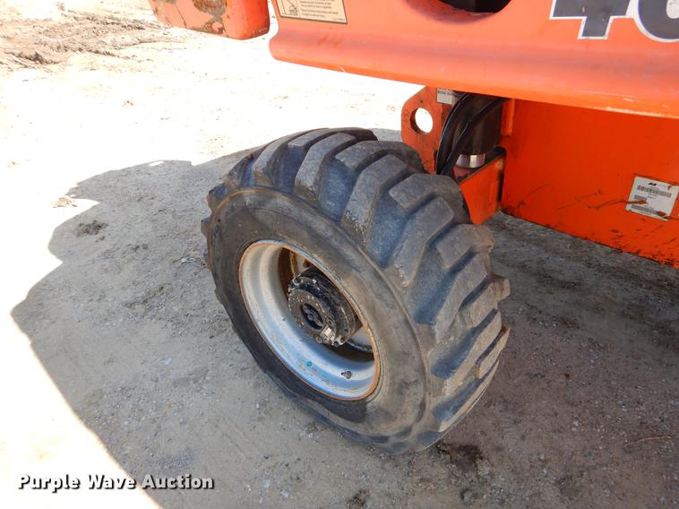 image for item EJ9912 2000 JLG 400S boom lift