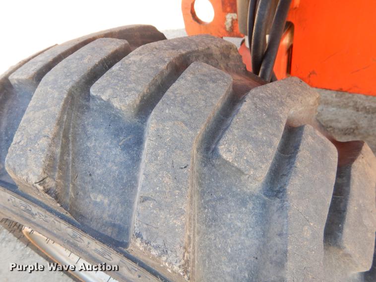 image for item EJ9912 2000 JLG 400S boom lift