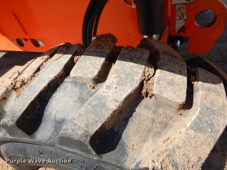 image for item EJ9912 2000 JLG 400S boom lift