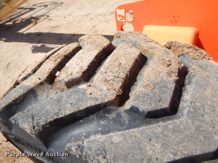 image for item EJ9912 2000 JLG 400S boom lift