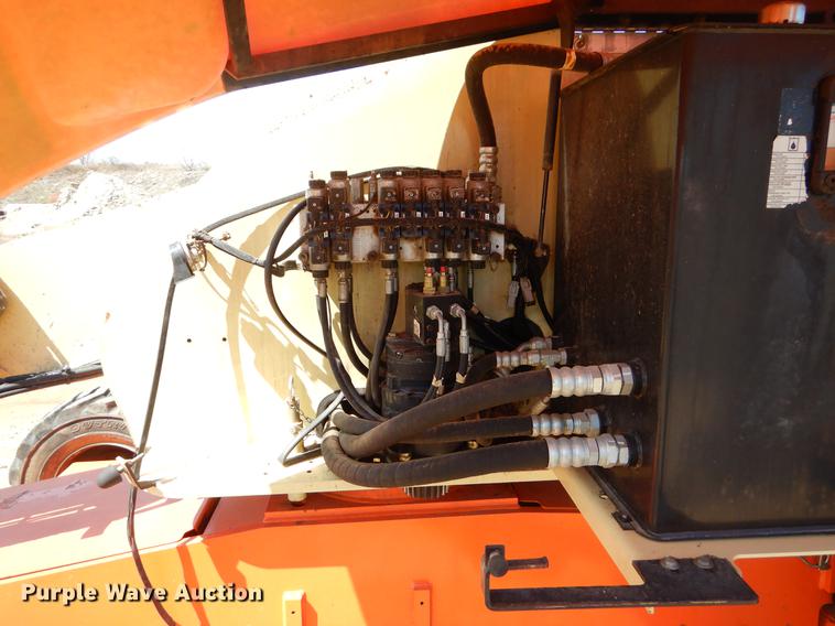 image for item EJ9912 2000 JLG 400S boom lift
