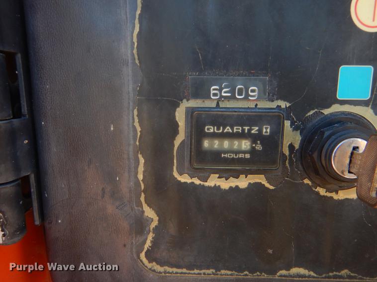 image for item EJ9912 2000 JLG 400S boom lift