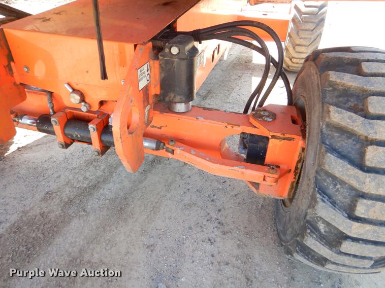 image for item EJ9912 2000 JLG 400S boom lift