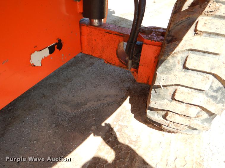 image for item EJ9912 2000 JLG 400S boom lift