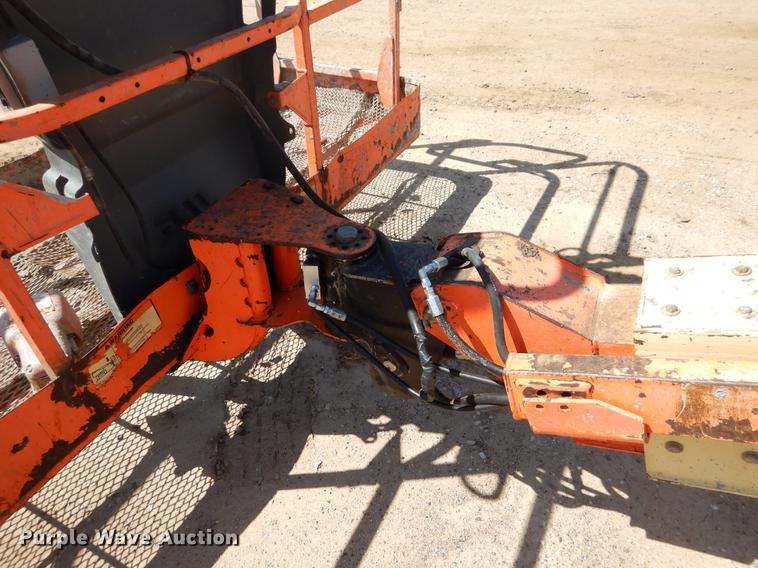 image for item EJ9912 2000 JLG 400S boom lift