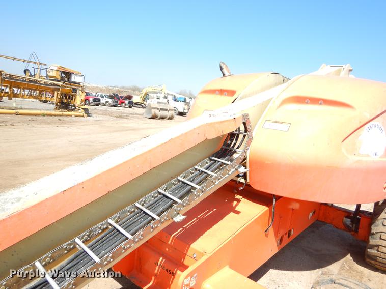 image for item EJ9912 2000 JLG 400S boom lift