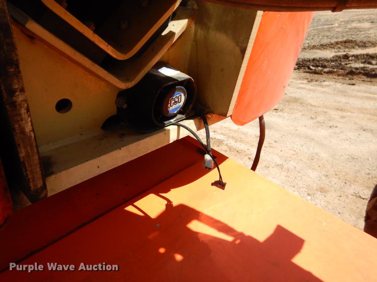 image for item EJ9912 2000 JLG 400S boom lift