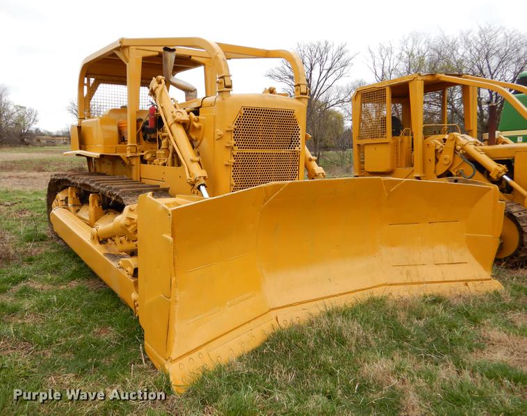 image for item EJ9953 1971 Caterpillar D8 dozer