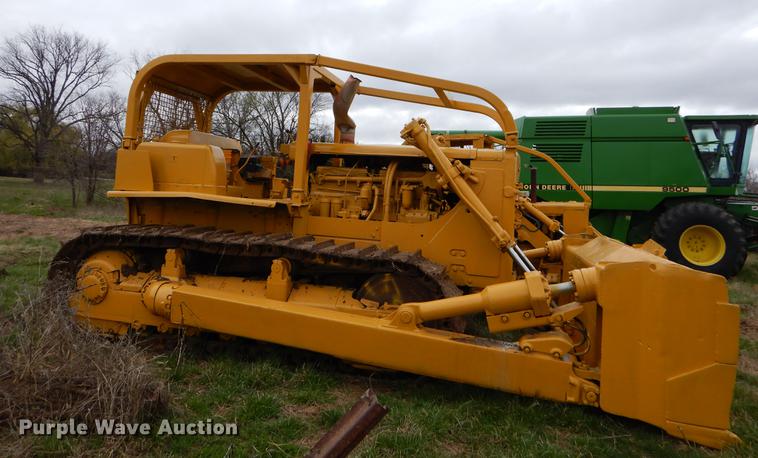 image for item EJ9953 1971 Caterpillar D8 dozer