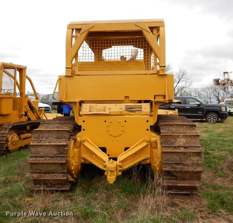 image for item EJ9953 1971 Caterpillar D8 dozer