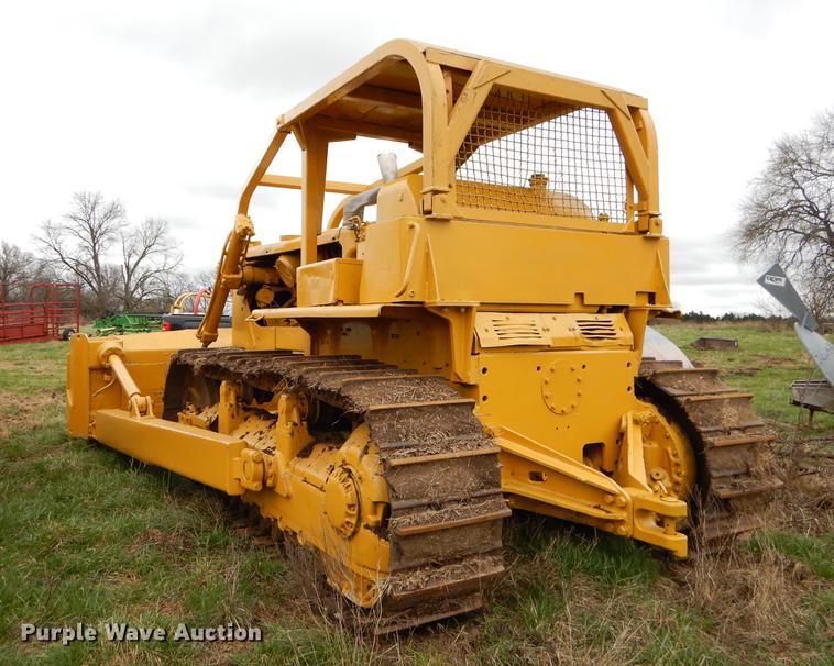 image for item EJ9953 1971 Caterpillar D8 dozer