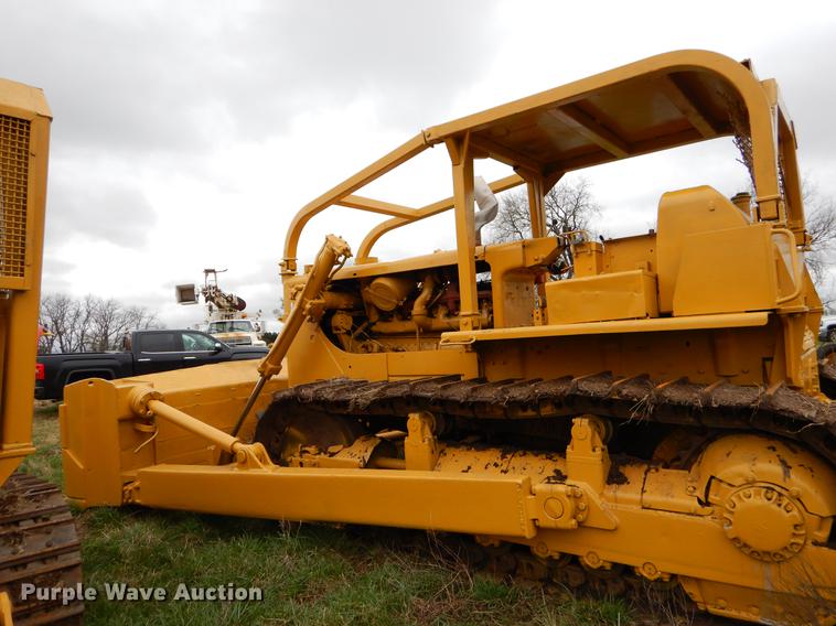 image for item EJ9953 1971 Caterpillar D8 dozer