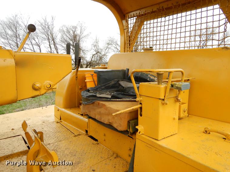 image for item EJ9953 1971 Caterpillar D8 dozer