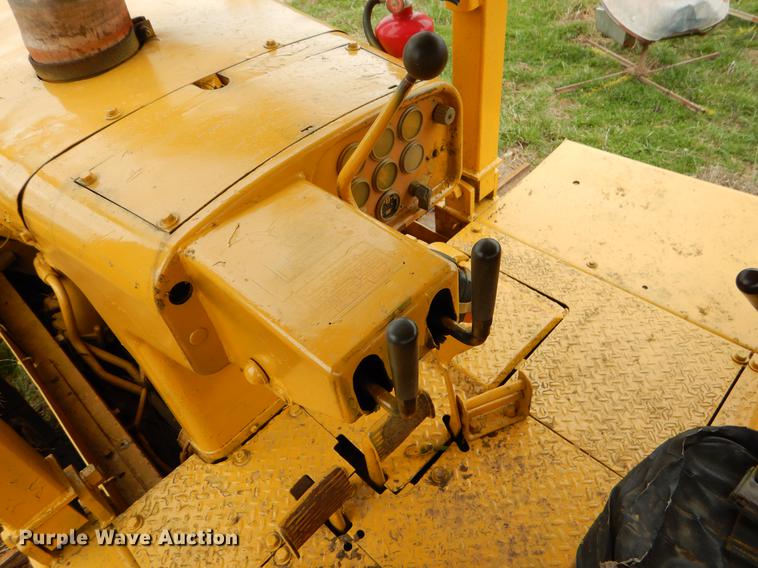 image for item EJ9953 1971 Caterpillar D8 dozer