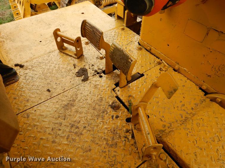 image for item EJ9953 1971 Caterpillar D8 dozer