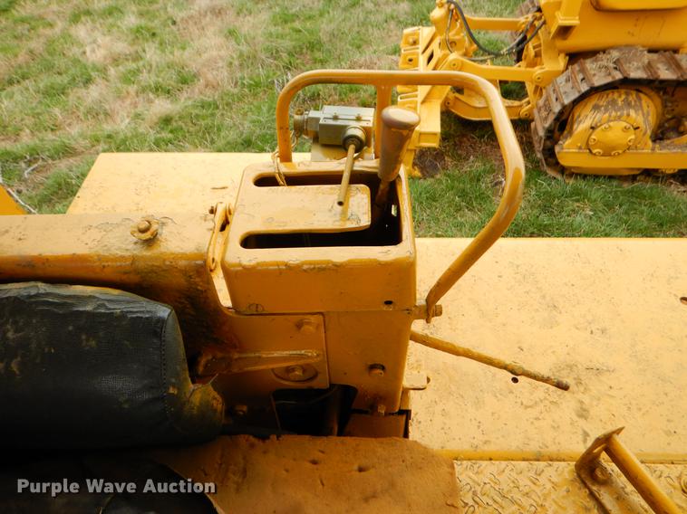 image for item EJ9953 1971 Caterpillar D8 dozer