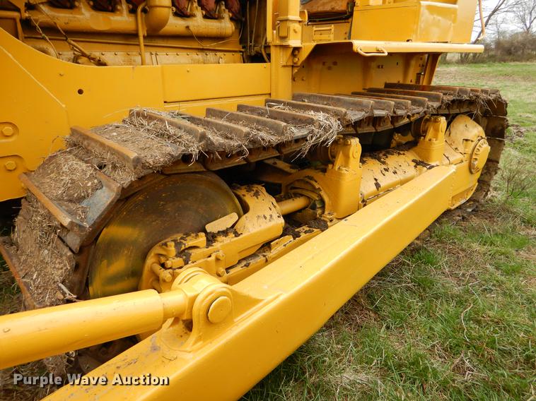 image for item EJ9953 1971 Caterpillar D8 dozer
