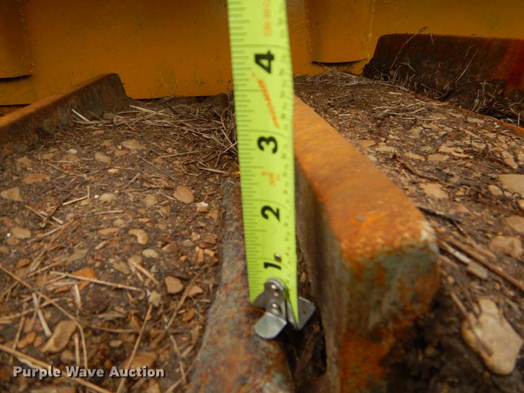 image for item EJ9953 1971 Caterpillar D8 dozer