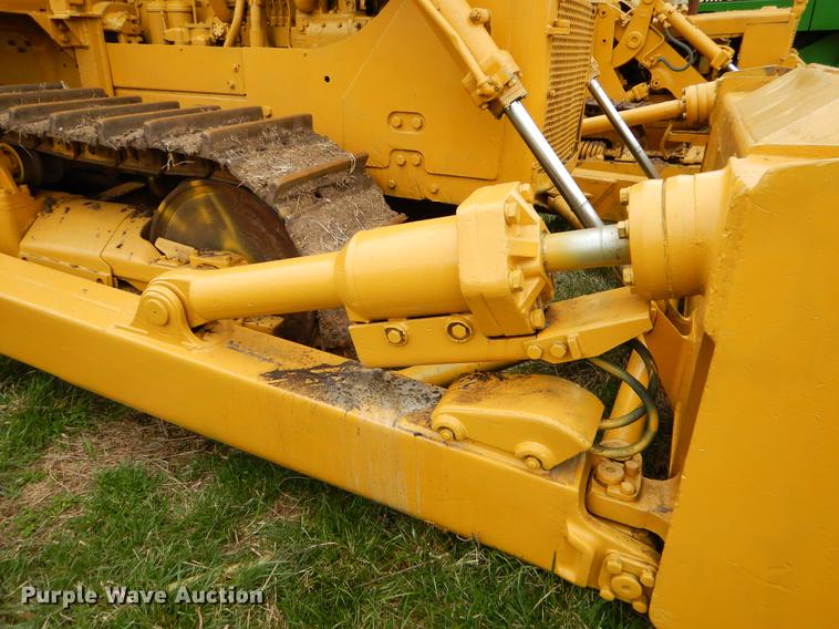 image for item EJ9953 1971 Caterpillar D8 dozer