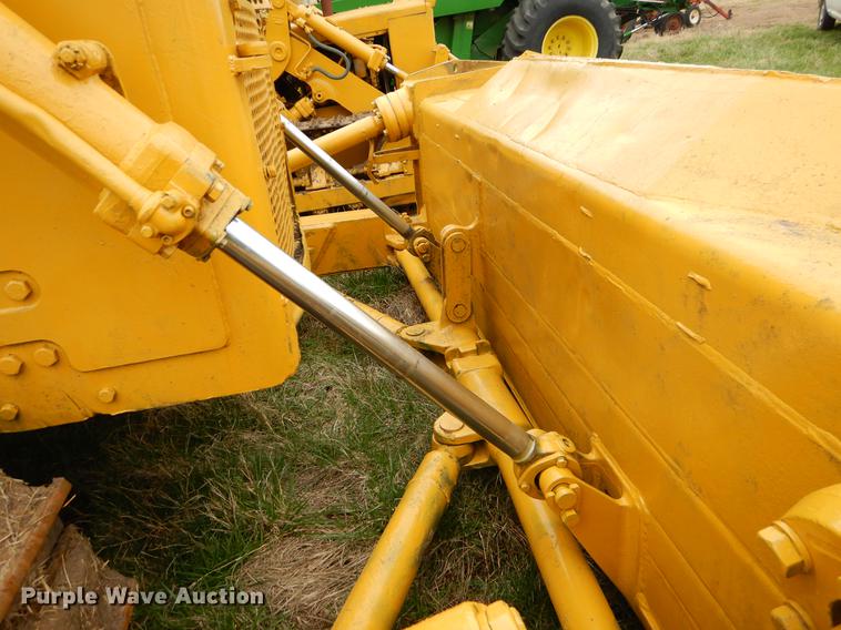 image for item EJ9953 1971 Caterpillar D8 dozer