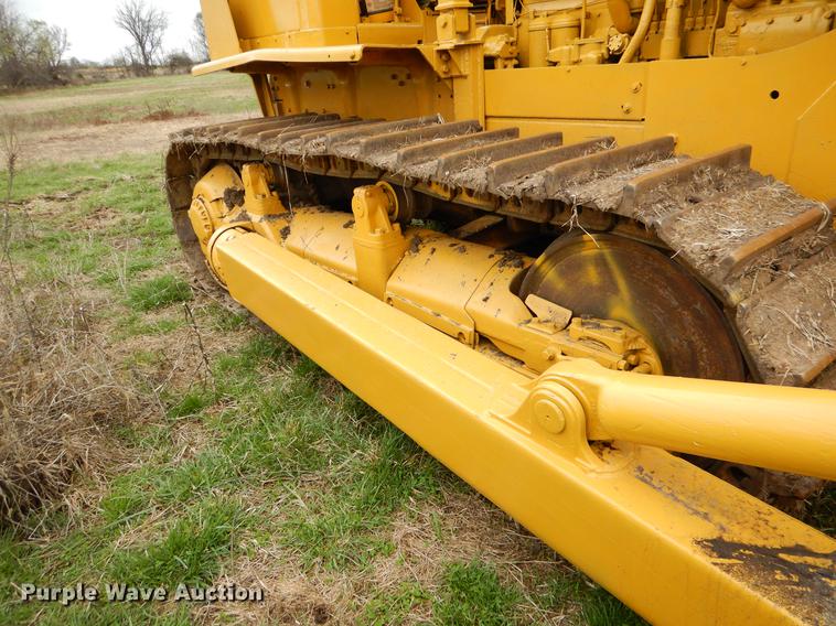 image for item EJ9953 1971 Caterpillar D8 dozer