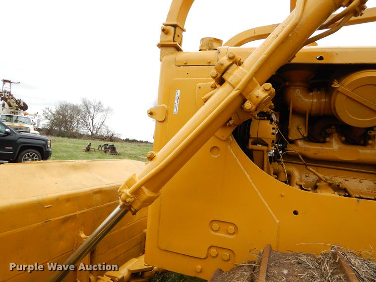 image for item EJ9953 1971 Caterpillar D8 dozer