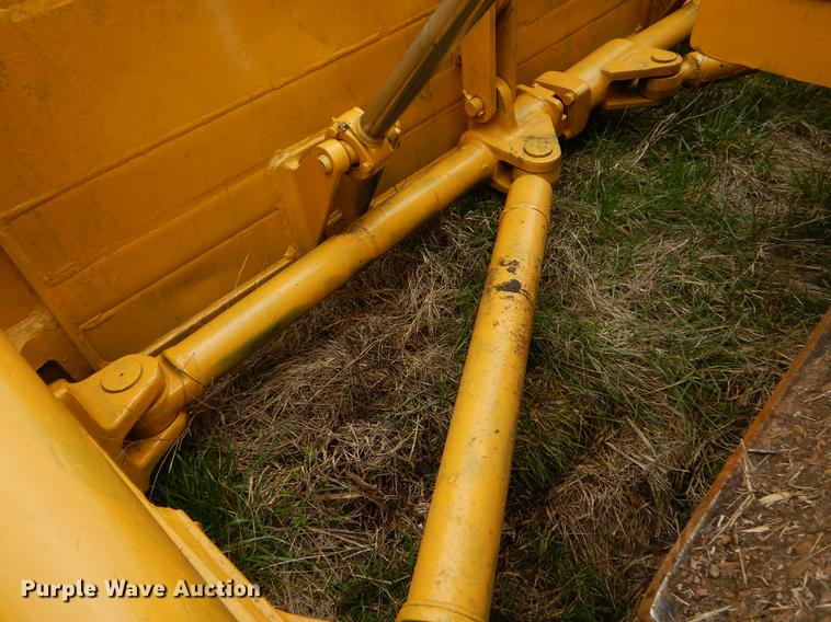 image for item EJ9953 1971 Caterpillar D8 dozer