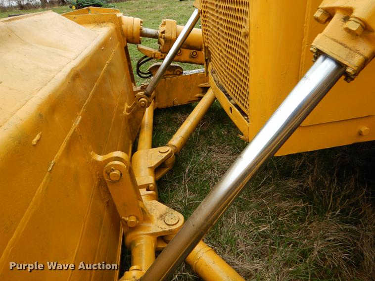 image for item EJ9953 1971 Caterpillar D8 dozer