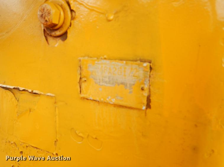 image for item EJ9953 1971 Caterpillar D8 dozer