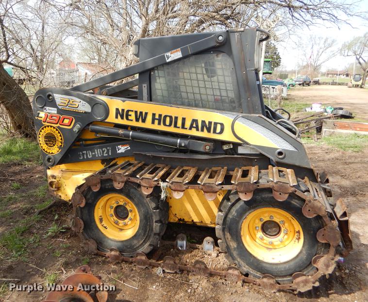 image for item EJ9971 2007 New Holland L190 skid steer