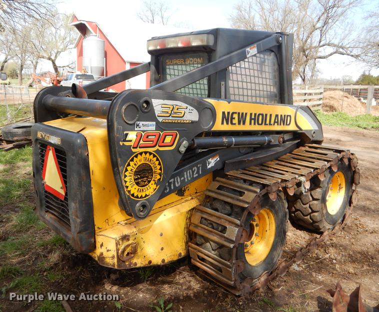 image for item EJ9971 2007 New Holland L190 skid steer